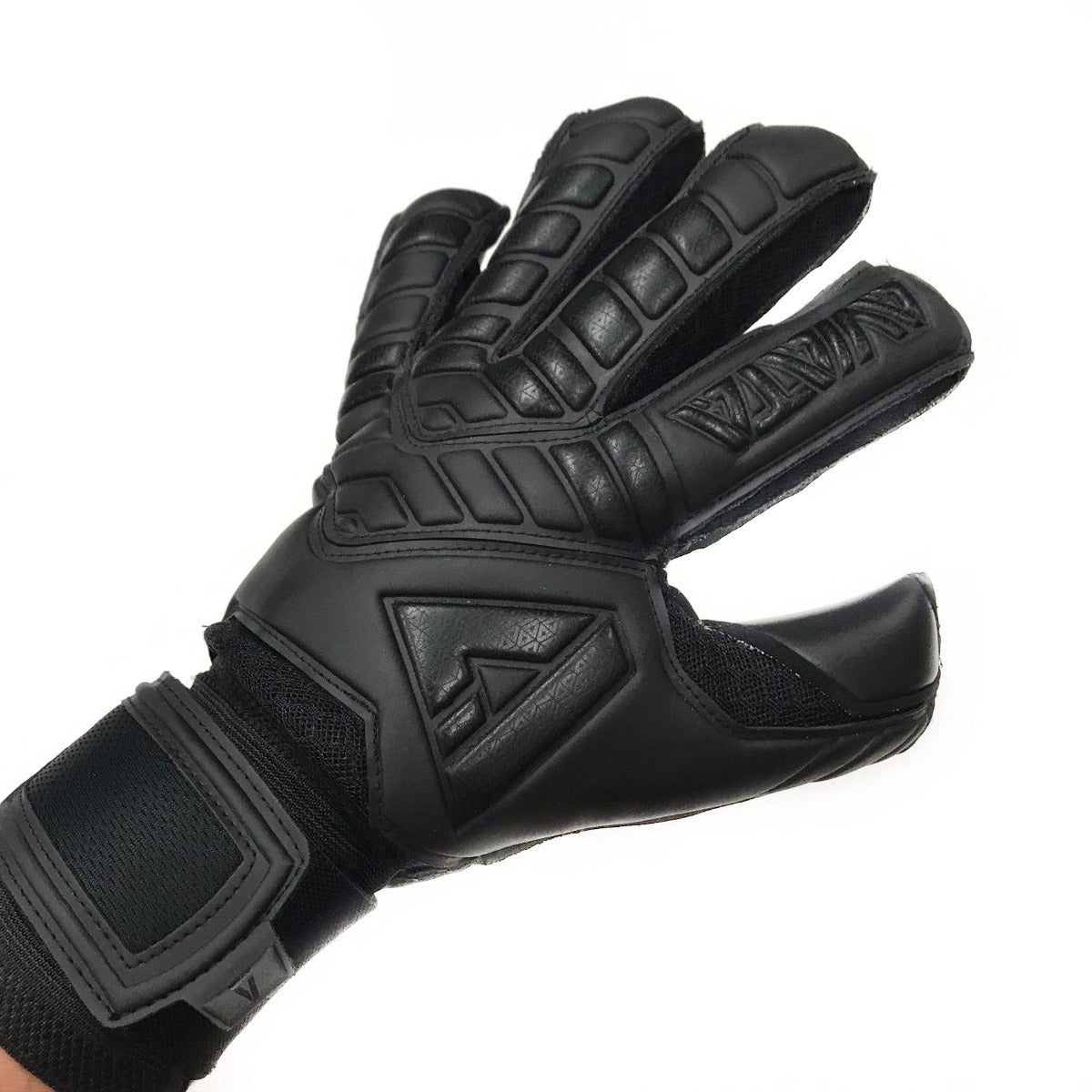 Aviata, Aviata Youth Halcyon Turf Blackout Goalkeeper Gloves - Black